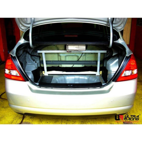 BARRA DE TORRETAS TRASERA ULTRA RACING 4 PUNTOS PARA NISSAN LATIO (C11) 1.8 2WD SEDÁN 2004-2018