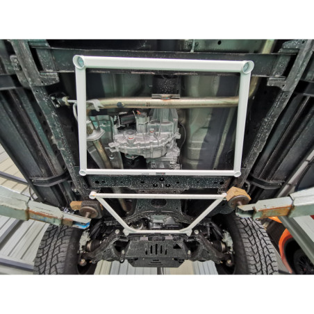 BARRA INFERIOR CENTRAL ULTRA RACING 4 PUNTOS PARA NISSAN NAVARA 3ª GEN. (D23) 2.5D 4WD FACELIFT 2020-PRESENTE