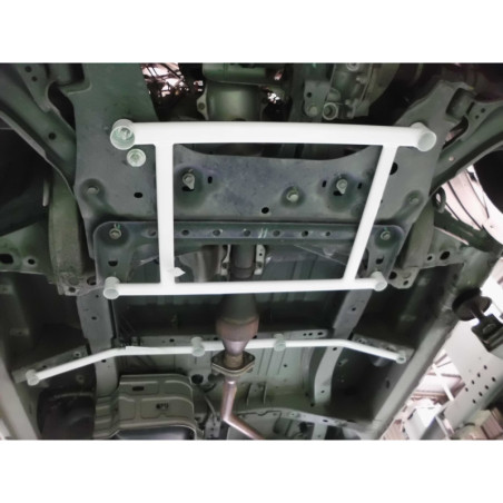 BARRA INFERIOR DELANTERA ULTRA RACING 4 PUNTOS PARA NISSAN NV200 (M20) 1.6 2WD 2009-PRESENTE