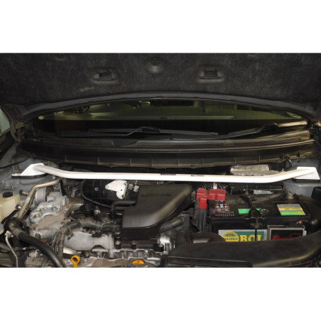 BARRA DE TORRETAS DELANTERA ULTRA RACING 2 PUNTOS PARA NISSAN QASHQAI 1ª GEN. (J10) 2.0 2WD 2006-2013
