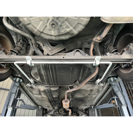 BARRA ESTABILIZADORA TRASERA ULTRA RACING 19 MM PARA NISSAN SENTRA (B14) 1.6 2WD 1994-1999