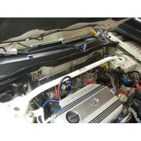 BARRA DE TORRETAS DELANTERA ULTRA RACING 2 PUNTOS PARA NISSAN SENTRA (N16) 1.5 2WD 2000-2012