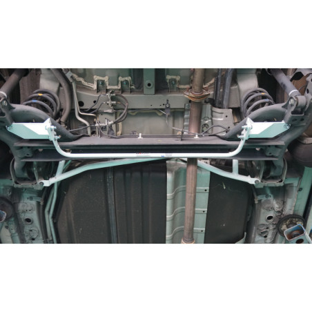 BARRA ESTABILIZADORA TRASERA ULTRA RACING 16 MM PARA NISSAN SERENA 4ª GEN. (C26) 2.0 2WD 2010-2018