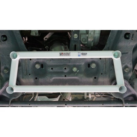BARRA INFERIOR DELANTERA ULTRA RACING 4 PUNTOS PARA NISSAN SERENA 4ª GEN. (C26) 2.0 2WD 2010-2018