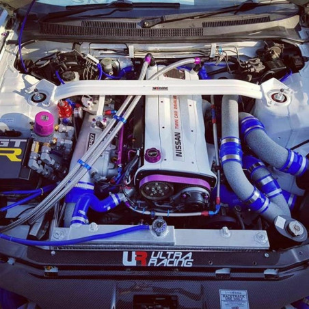 BARRA DE TORRETAS DELANTERA ULTRA RACING 2 PUNTOS PARA NISSAN SKYLINE 9ª GEN. (GTR 33) 2.6TT 4WD 1996-1998