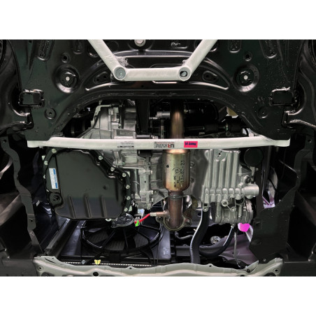 BARRA INFERIOR DELANTERA ULTRA RACING 2 PUNTOS PARA PERODUA ALZA (W150) 1.5 2WD 2022-PRESENTE