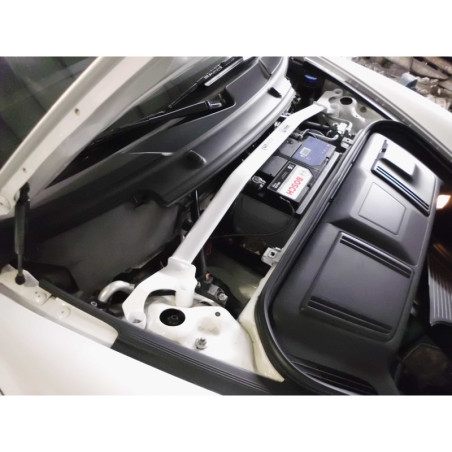 BARRA DE TORRETAS DELANTERA ULTRA RACING 2 PUNTOS PARA PORSCHE 911 (TURBO S) 3.6TT 4WD 2005-2006