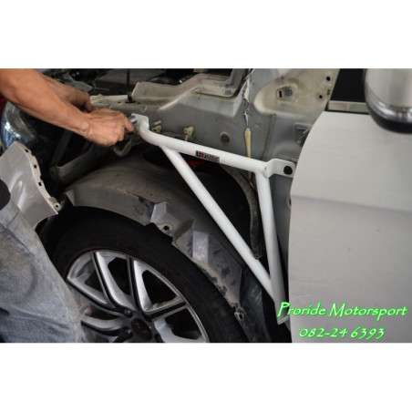 BARRA DE REFUERZO DE ALETAS ULTRA RACING 3 PUNTOS PARA PROTON PREVE 1.6T 2WD 2012-2020