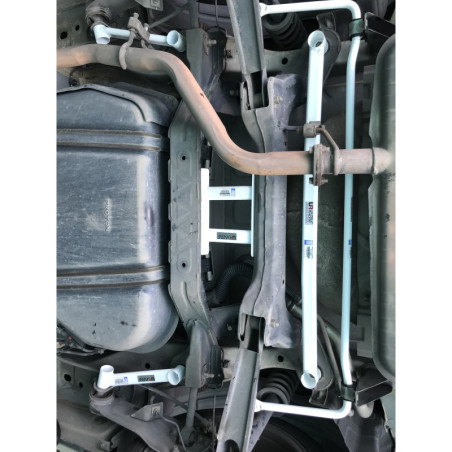 BARRA INFERIOR TRASERA ULTRA RACING 2 PUNTOS PARA PROTON PREVE 1.6T 2WD 2012-2020