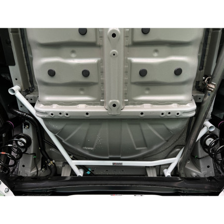 BARRA INFERIOR TRASERA ULTRA RACING 4 PUNTOS PARA TOYOTA VIOS 4ª GEN. (AC100) 1.5 2WD 2022-PRESENTE
