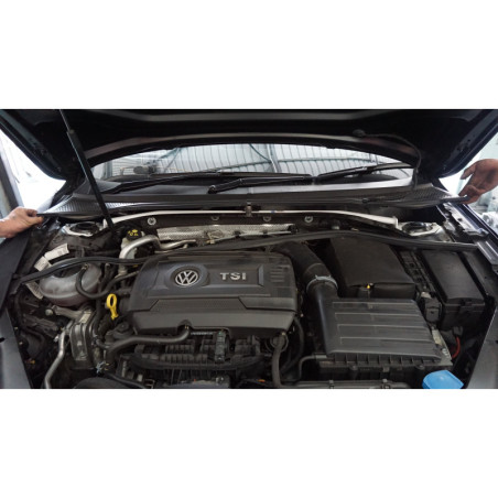 BARRA DE TORRETAS DELANTERA ULTRA RACING 2 PUNTOS PARA VOLKSWAGEN PASSAT B8 (TYP 3G) 1.8 TSI 2WD 2015-2022