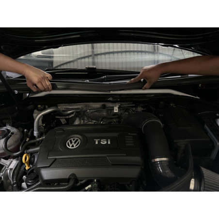 BARRA DE TORRETAS DELANTERA ULTRA RACING 2 PUNTOS PARA VOLKSWAGEN TIGUAN 2ª GEN. (AD/BW) 1.4 TSI 2WD (5 PLAZAS) 2016-PRESENTE