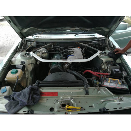 BARRA DE TORRETAS DELANTERA ULTRA RACING 2 PUNTOS PARA VOLVO 240 200 SERIES 2.4 2WD 1983-1993