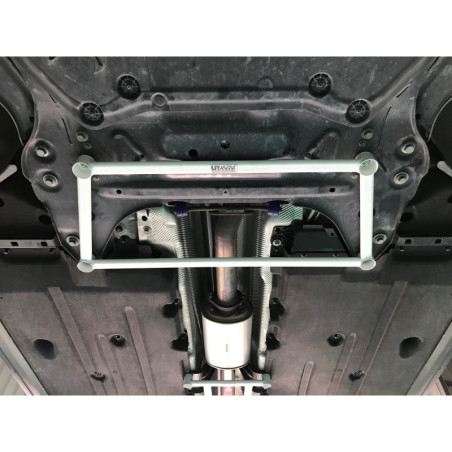 BARRA INFERIOR DELANTERA ULTRA RACING 4 PUNTOS PARA VOLVO XC40 2.0T 4WD 2018-PRESENTE